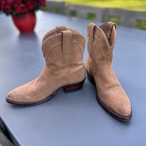 8.5 Tecovas tan suede ankle boots
